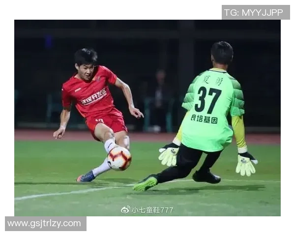 武汉足球队意识争议引发热议球迷与专家观点碰撞激烈讨论